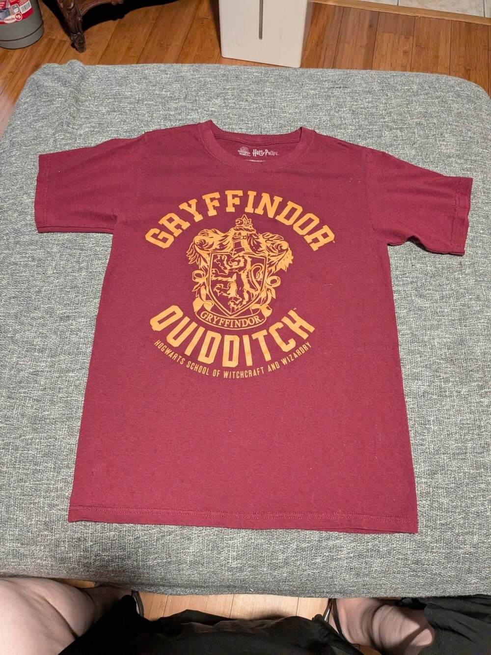 Harry Potter Gryffindor Quidditch Hogwarts  T-Shirt Size Small
